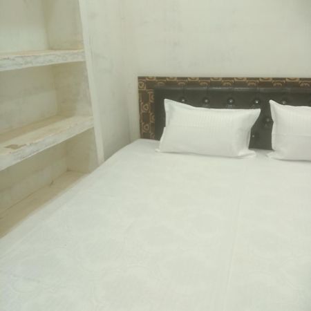 Shivaay Home Stay Varanasi Exteriör bild