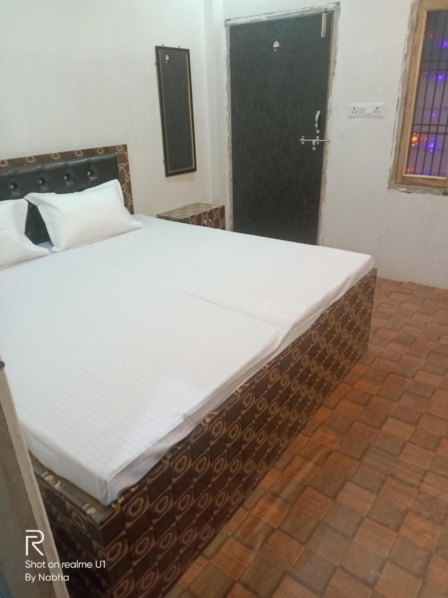 Shivaay Home Stay Varanasi Exteriör bild