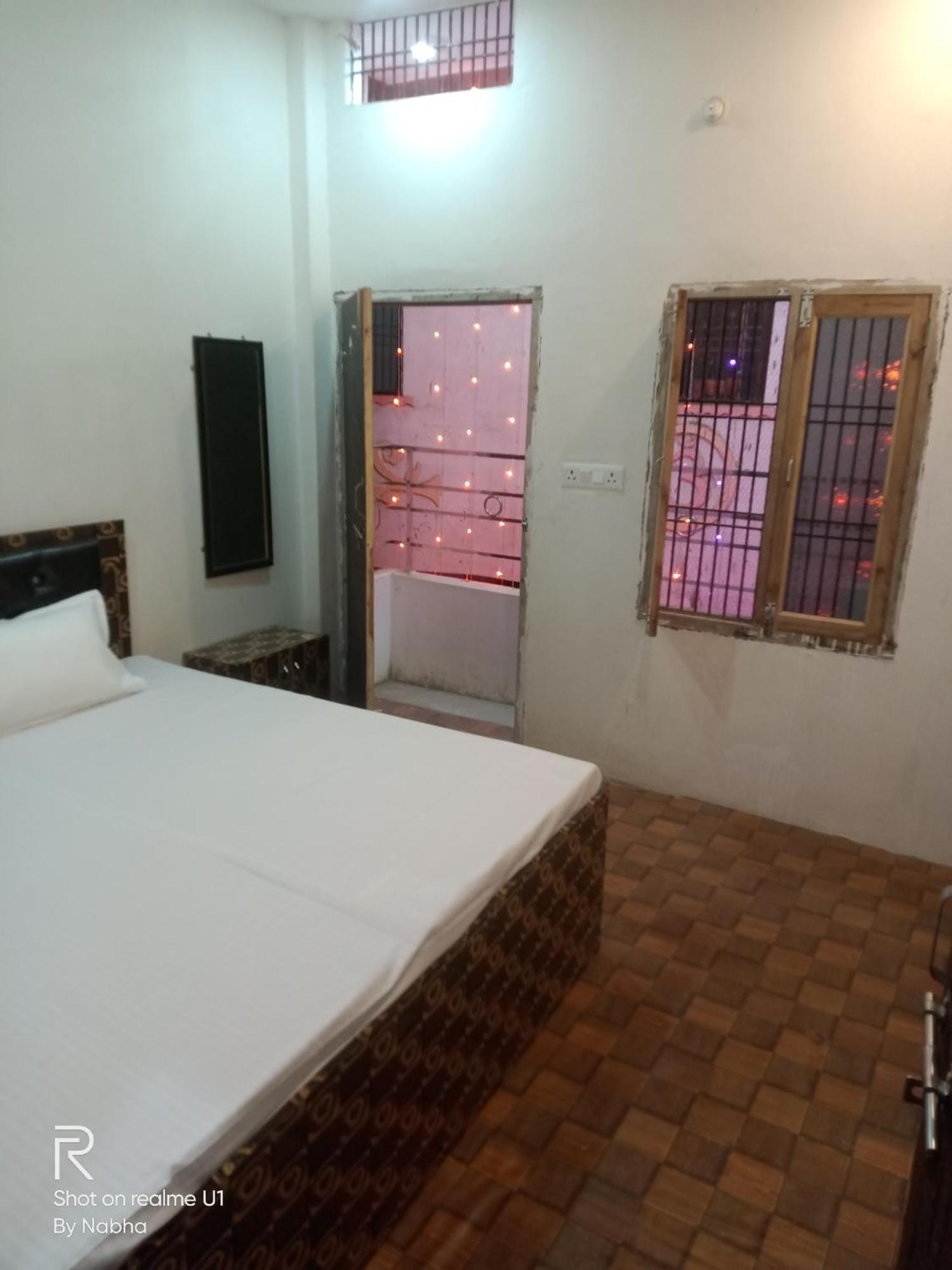 Shivaay Home Stay Varanasi Exteriör bild