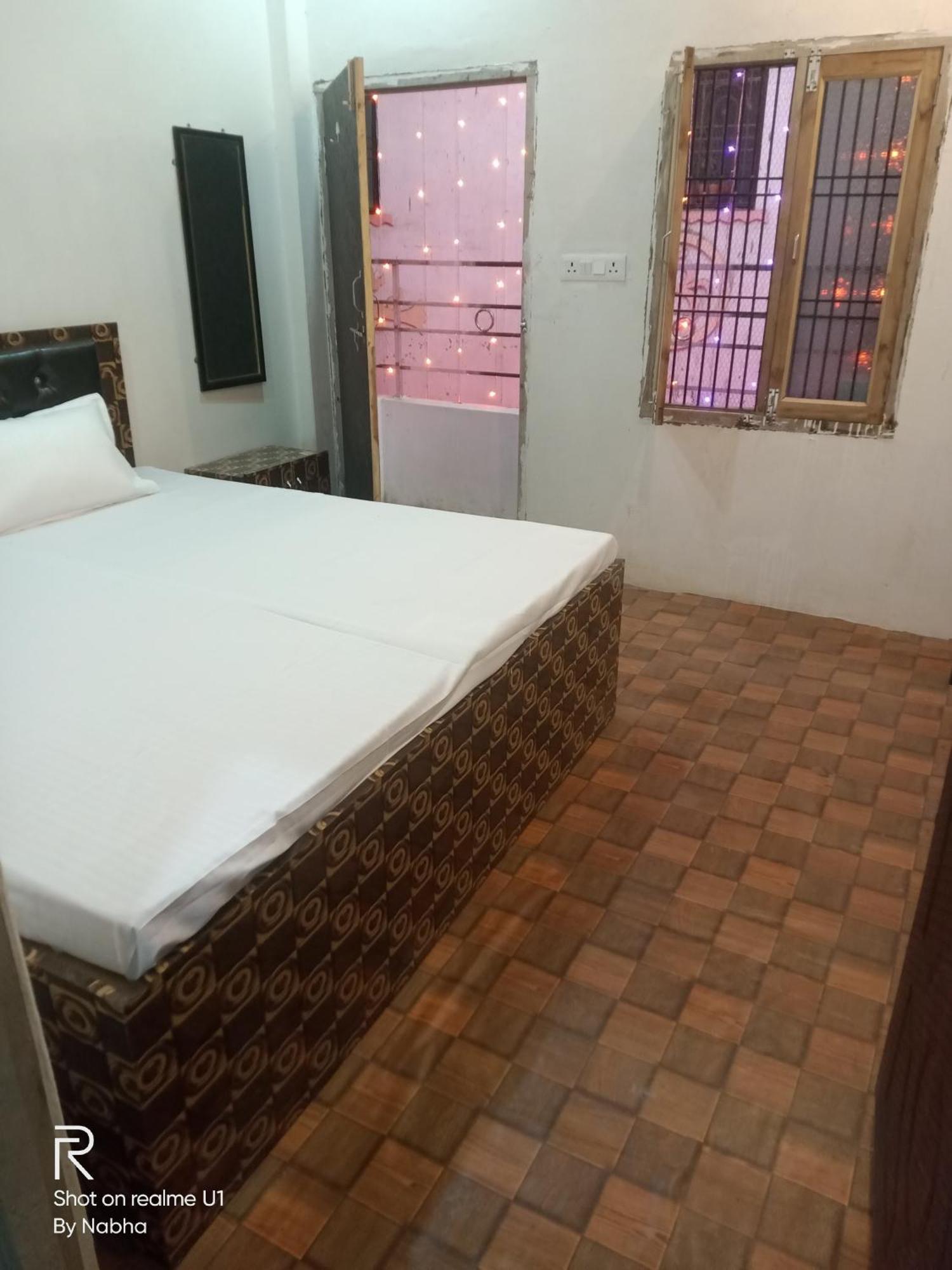 Shivaay Home Stay Varanasi Exteriör bild