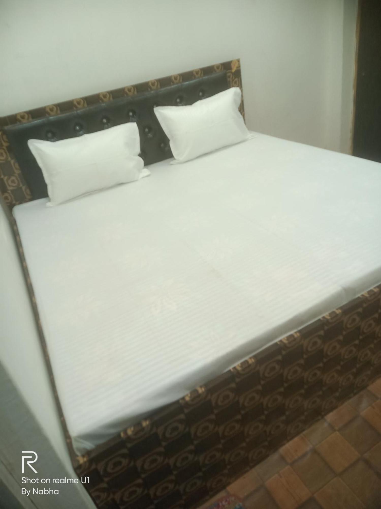Shivaay Home Stay Varanasi Exteriör bild